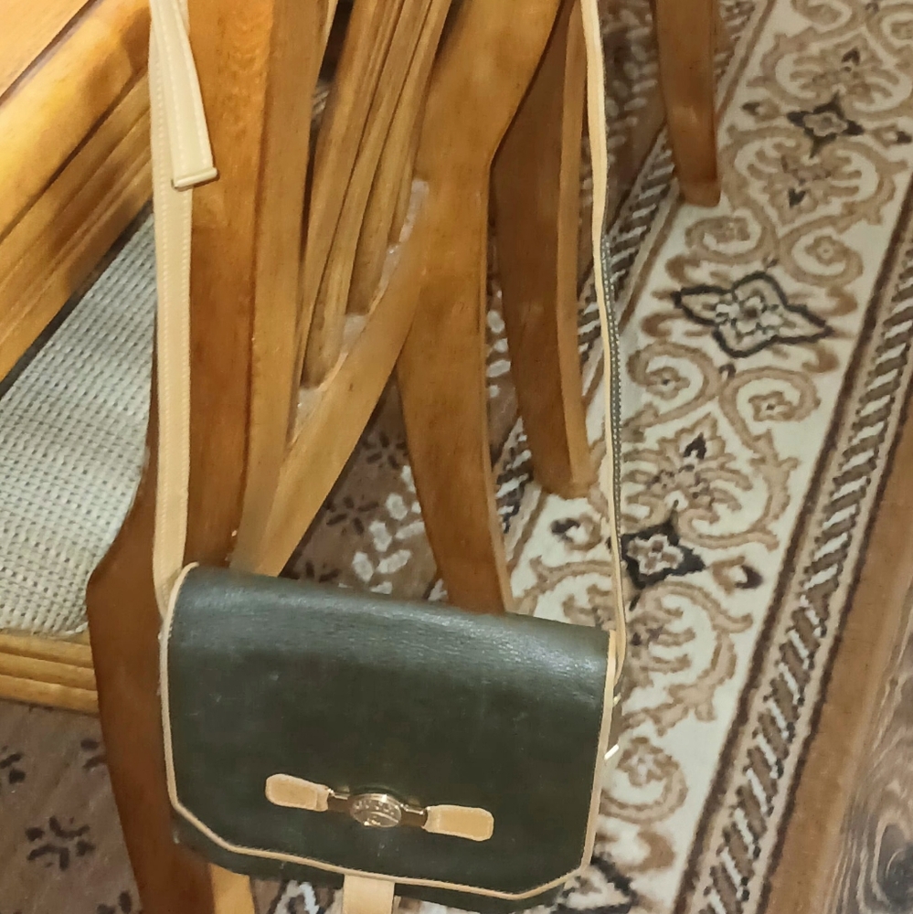 Gucci  Plus Vintage Leather Crossbody Messenger Bag. Accepting offers! - Picture 2 of 16